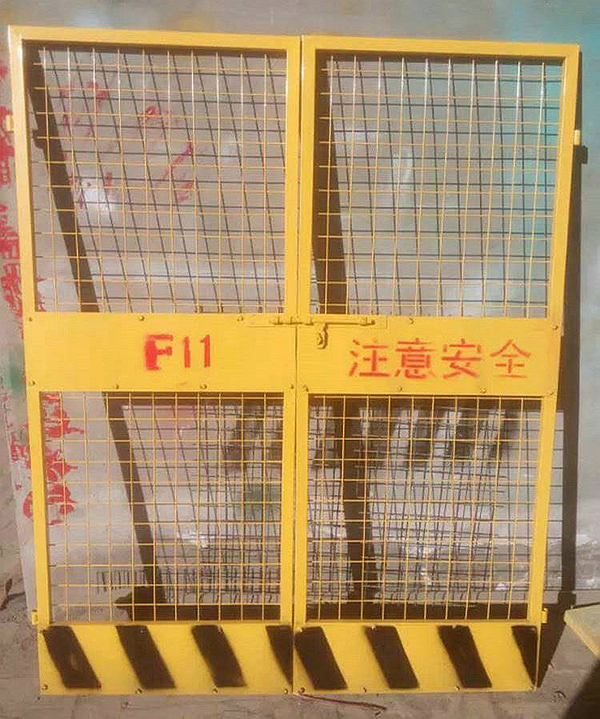 工地電梯防護門.jpg