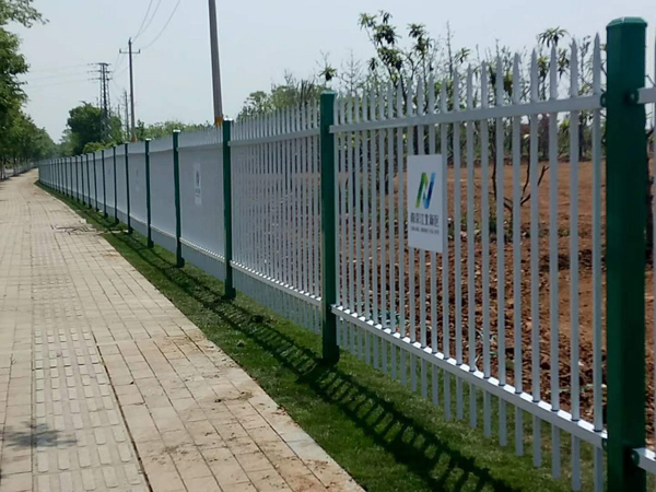 鋅鋼護欄.jpg