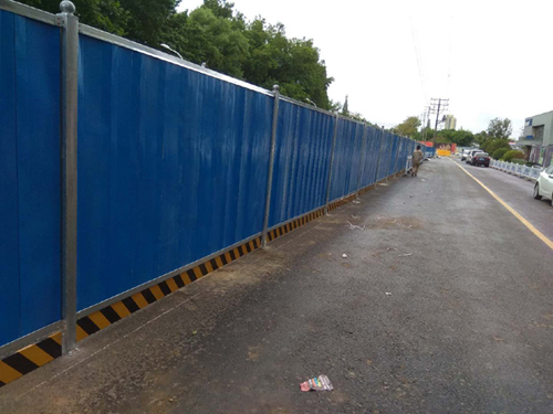 彩鋼瓦施工圍擋